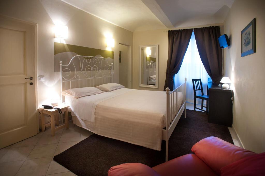 Hotel Il Campanile Cherasco Zimmer foto